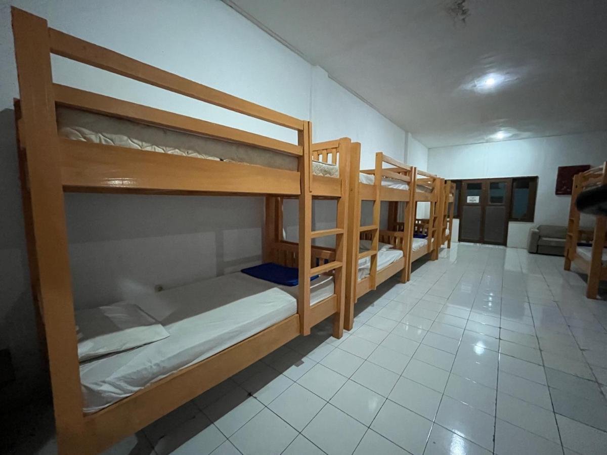 Oseania Hostel Senggigi Eksteriør billede