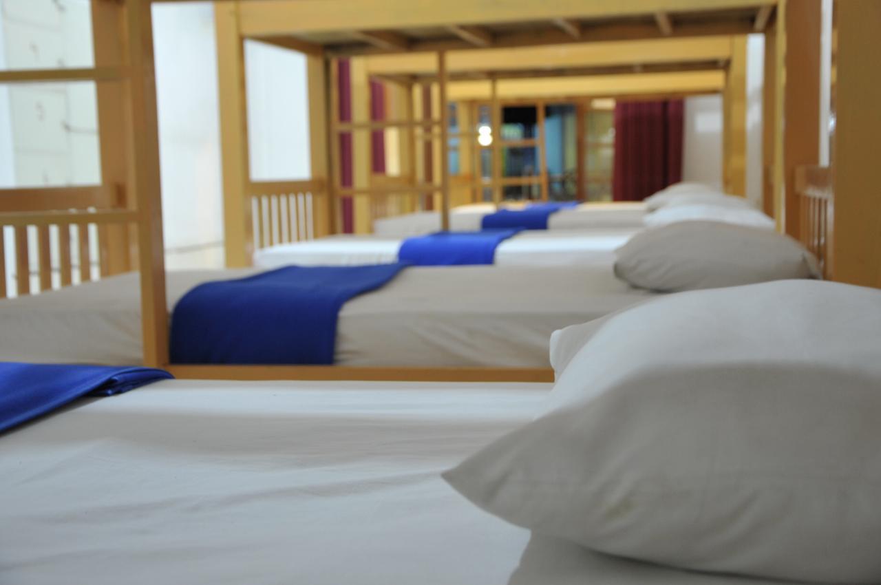 Oseania Hostel Senggigi Eksteriør billede